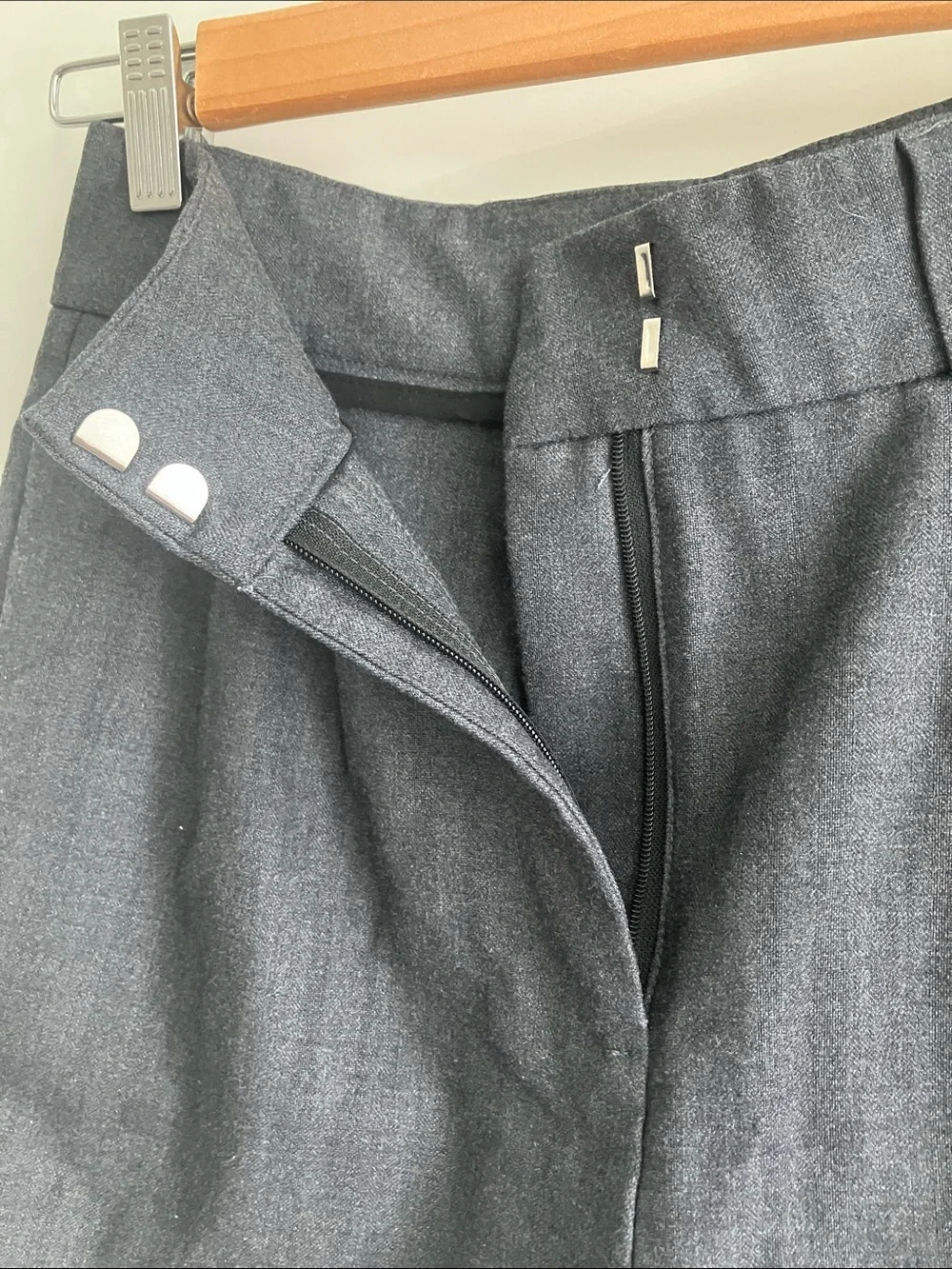 High-Waist Pleated Women's Shorts — Charcoal